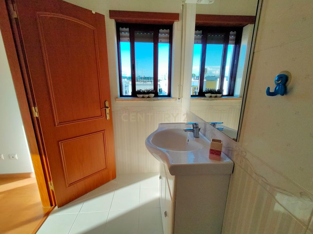 Apartamento T3 com Garagem  - Image 2